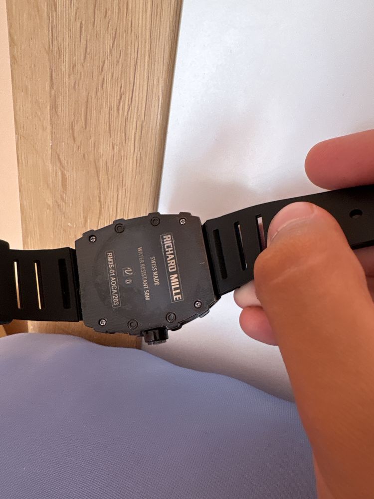 Продавам Richard Mille часовник с кутия!!!