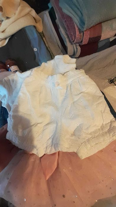 Pantaloni scurti H&M,pentru fetite,4-6 luni