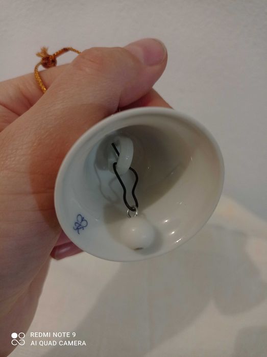 Clopotel portelan,pictat manual ,marca Kaiser