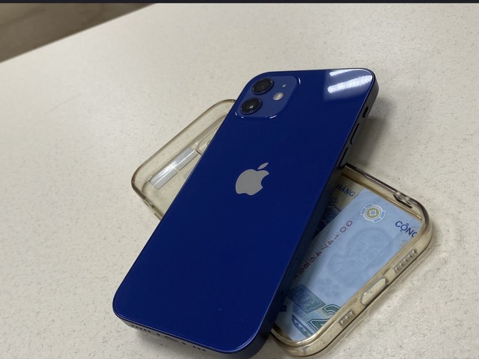 обмен. на айфон 12 про  либо на 11 про преглогать в лс