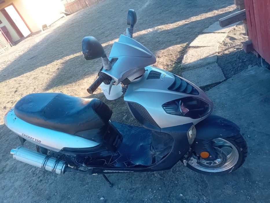 Vând scuter de 150