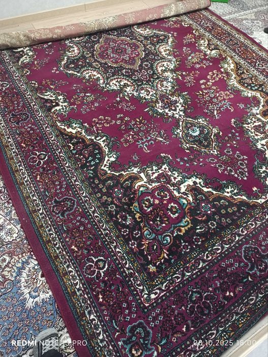 Продаются б/у ковры.