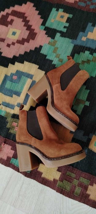 Botine noi din piele întoarsă