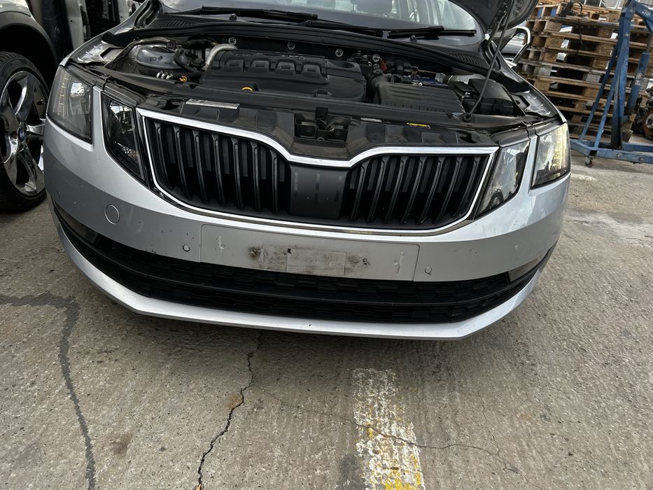 Capotă motor, trager complet ,aripi,faruri ,bara față Skoda Octavia 3