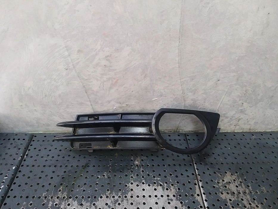 Grila proiector stanga audi a3 8p 8p4807681b