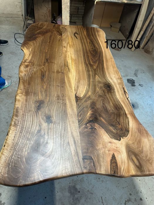 Маса , Плотове от масив Орех