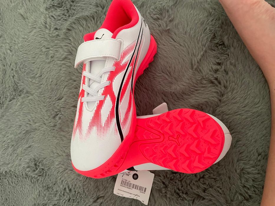 Ghete/ adidasi  de fotbal  Puma NOI 38