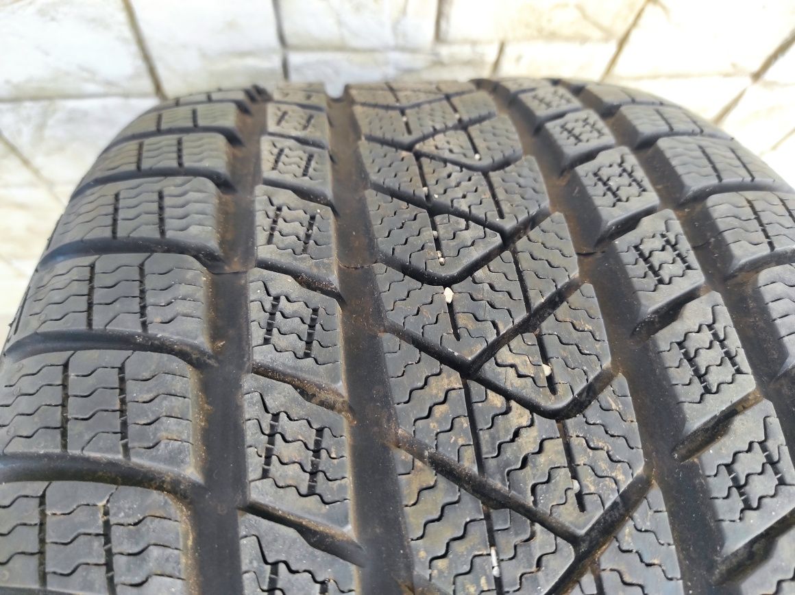 Зимна гума Pirelli 275/35/20 Sotto zero 3 RFT