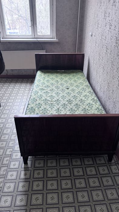 Кровать деревянная