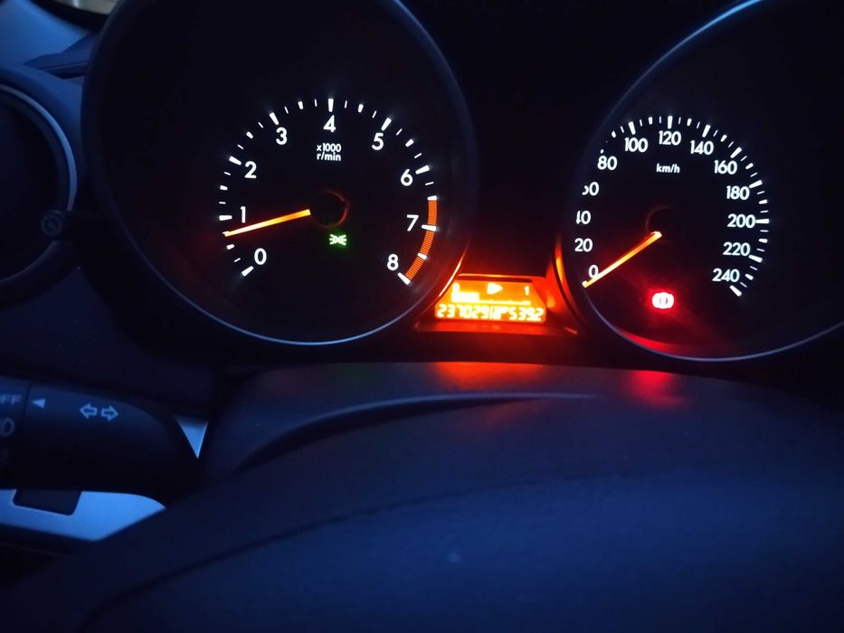 Vând sau schimb Mazda 3 an 2010