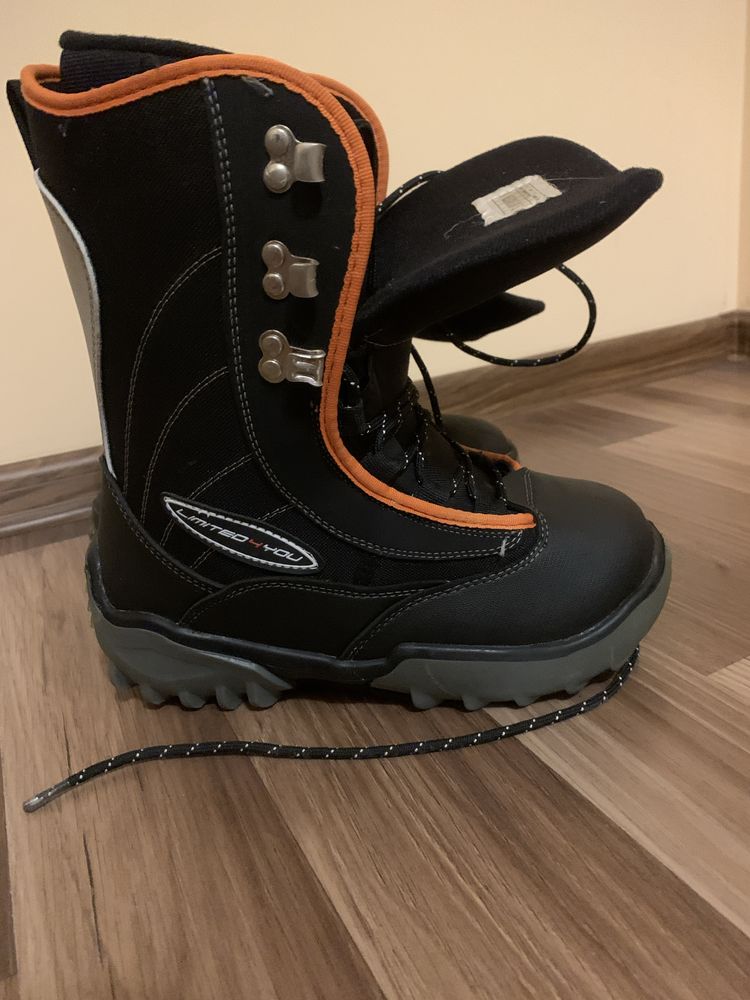 Snowboard + boots marimea 38