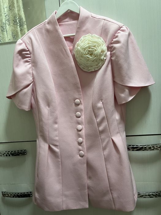 Пиджак розовый почти новый  одевали 1раз