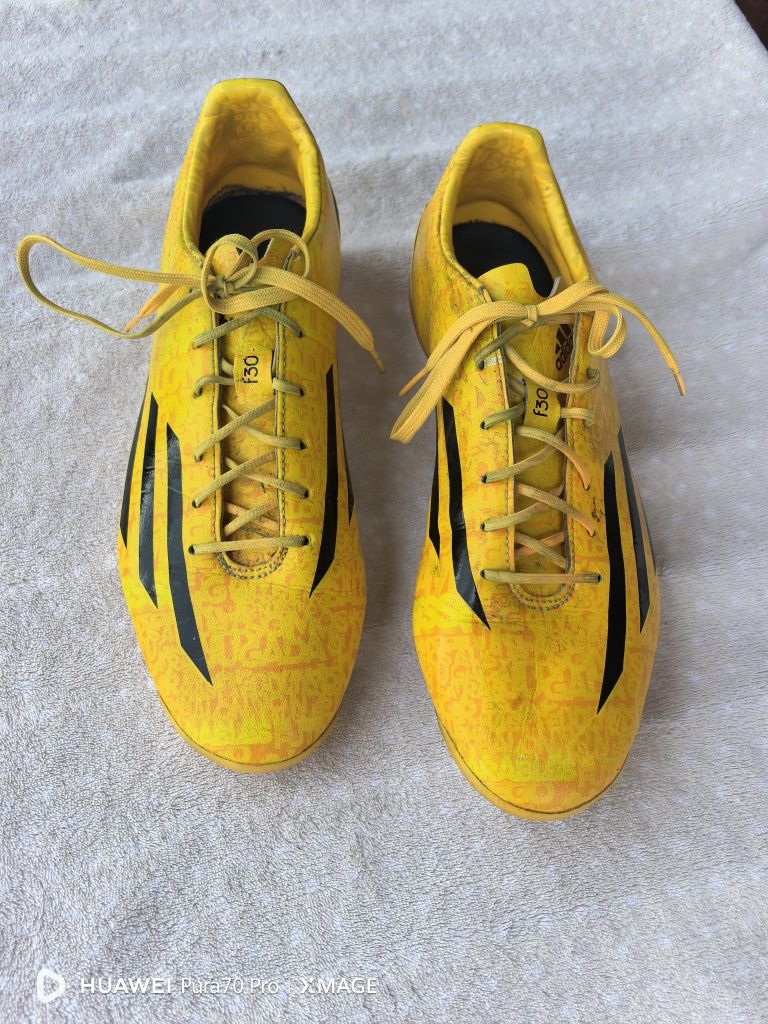 Бутонки adidas в много добро състояние номер 44 2/3. стелка 27.5