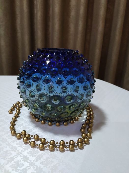 Продаю очень красивую вазу советских времён