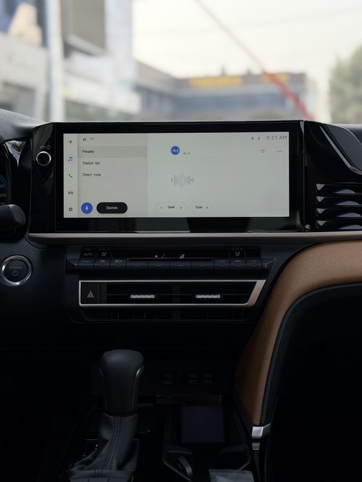 Toyota Camry Hybrid Limited 2025