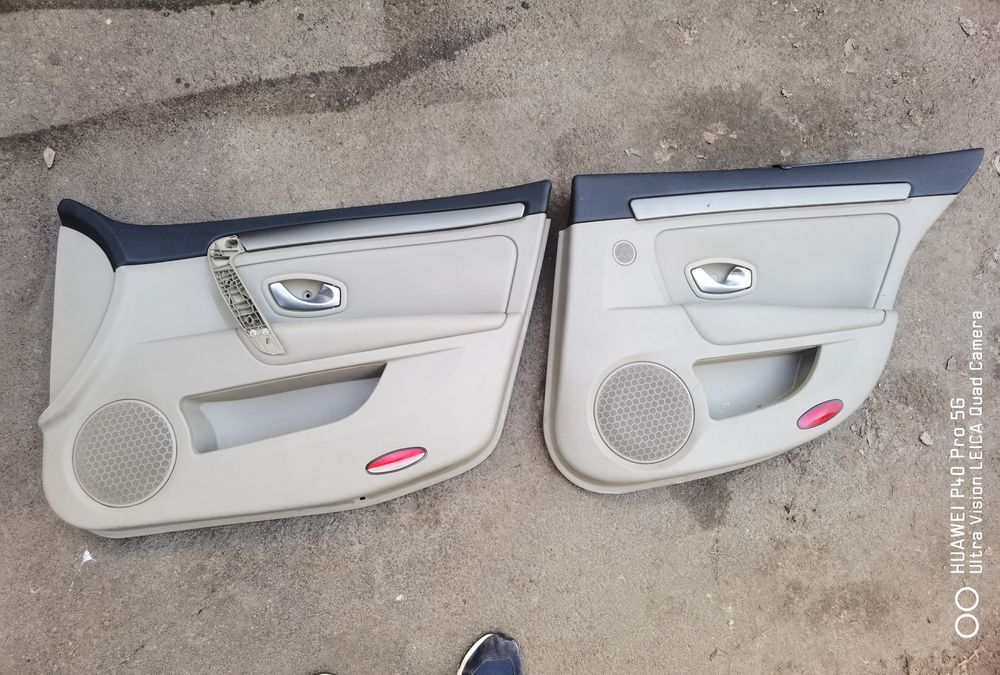 Satoza fata usa Renault Laguna 3