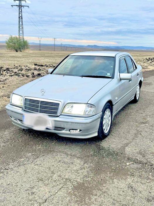 Продава се мерцедес С220
