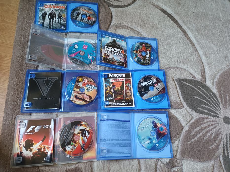 PS3 Super Slim (CECH-4304A) + джойстик и игри