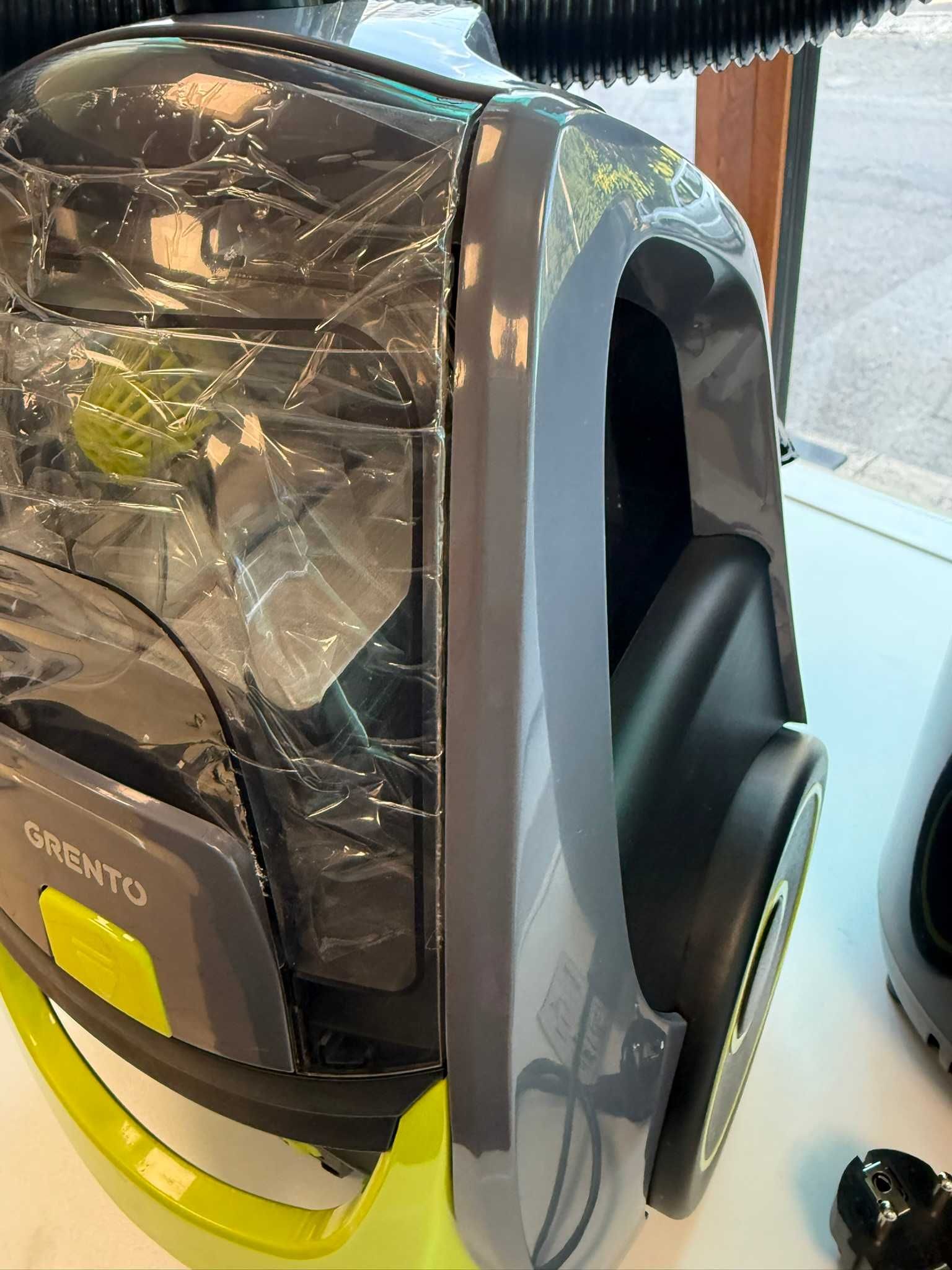 Прахосмукачка без торба Grento VC-A700, 700W, 1.5 л., Цвят черен/зелен