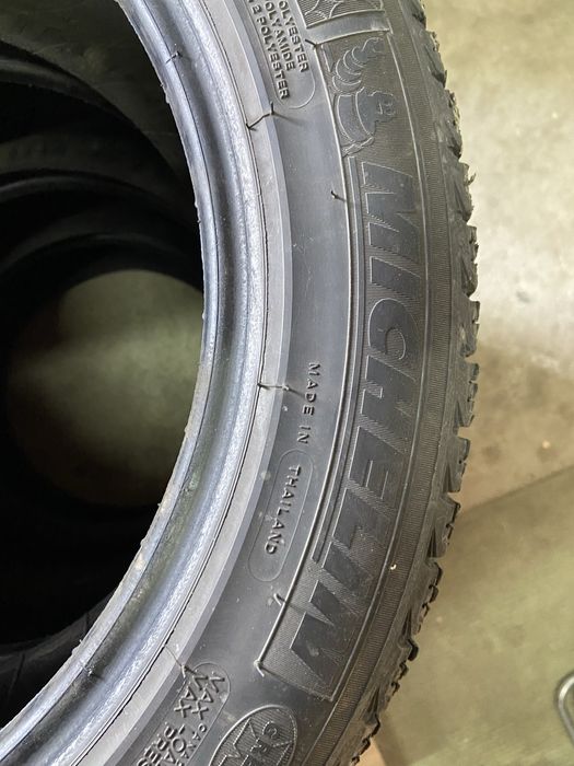 Продам б/у шины зимние, размер 215/55/17