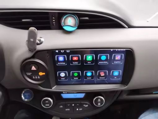 Navigatie dedicata Toyota Yaris, cu android si CarPlay