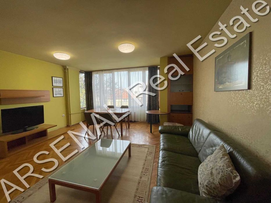 Тристаен апартамент под наем, Център