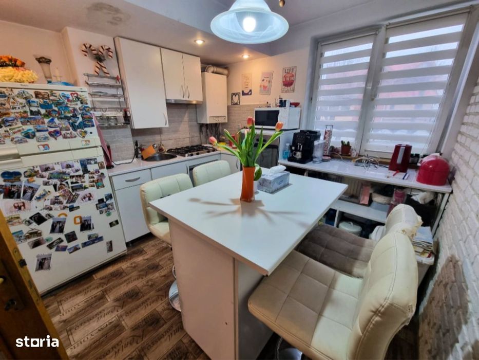 Apartament cu 4 camere, localizat în zona ultracentrală a orașului.