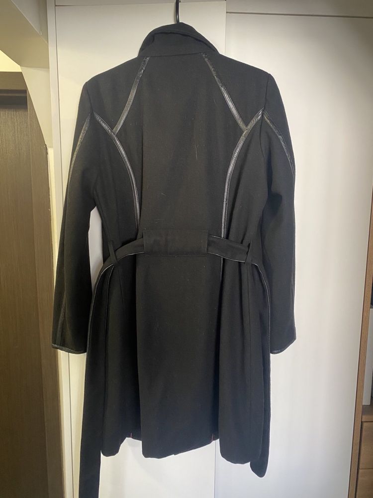 Черно палто с кожени елементи