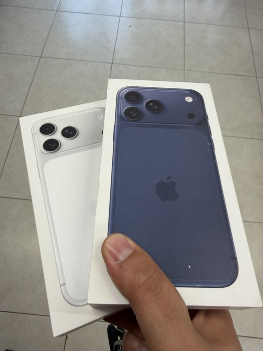 iPhone 17 Pro Max 256 silver,blue