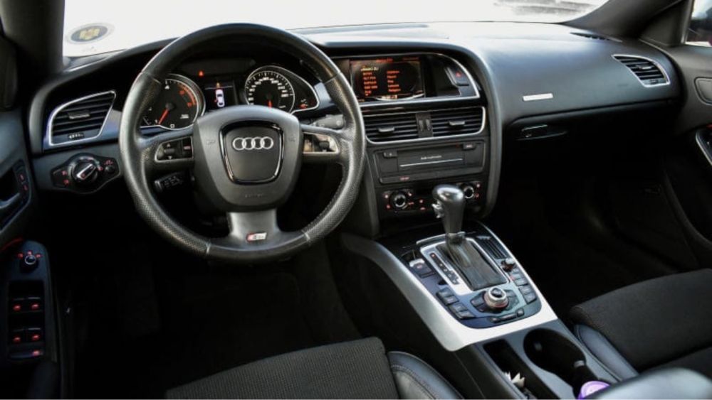 Vand audi a5 sportback usor avariat