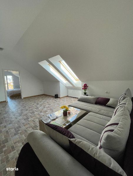 De inchiriat Aparament 3 camere, zona Centru Bloc Nou.