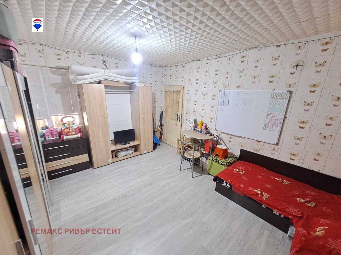 Селска къща за продажба в с. Бръшлен, обл. Русе