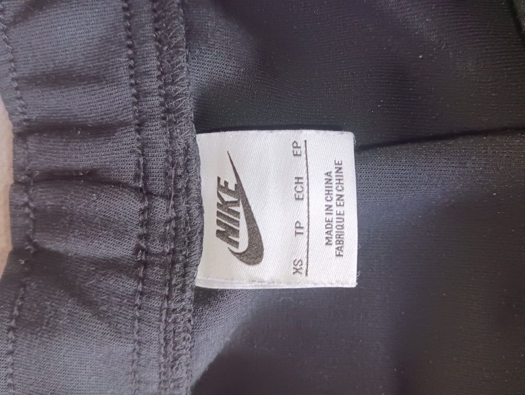 Nike tech pantaloni