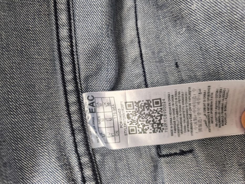 Geaca Guess din blug