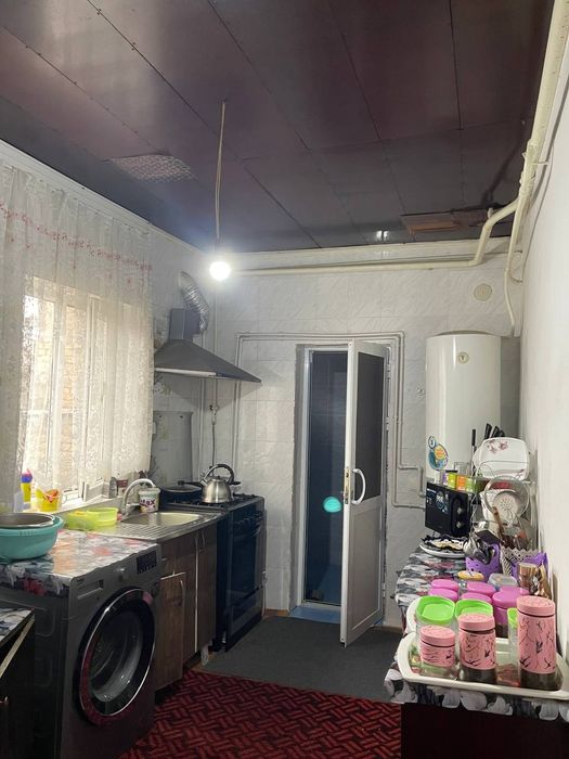 Продается дом в азадбаше 5.5 сотих 6 комнат возле дороги