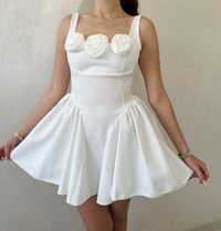 бяла рокля
