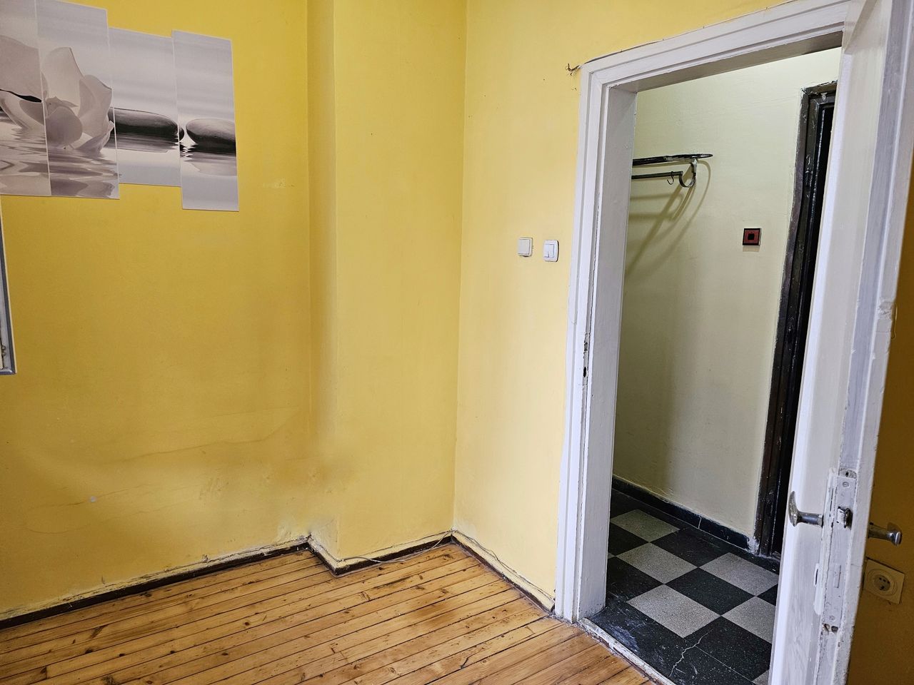 Дава се под наем Тристаен апартамент в София, Център - 65 кв.м за 510 € - Снимка #1