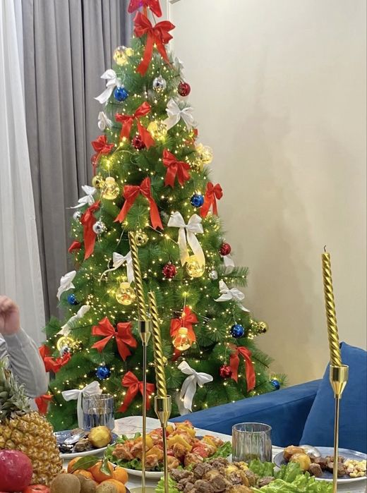 Продам елку 210см