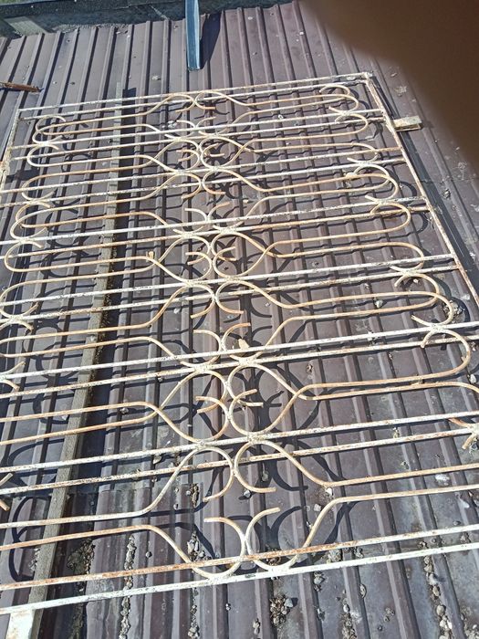 Решетка железная