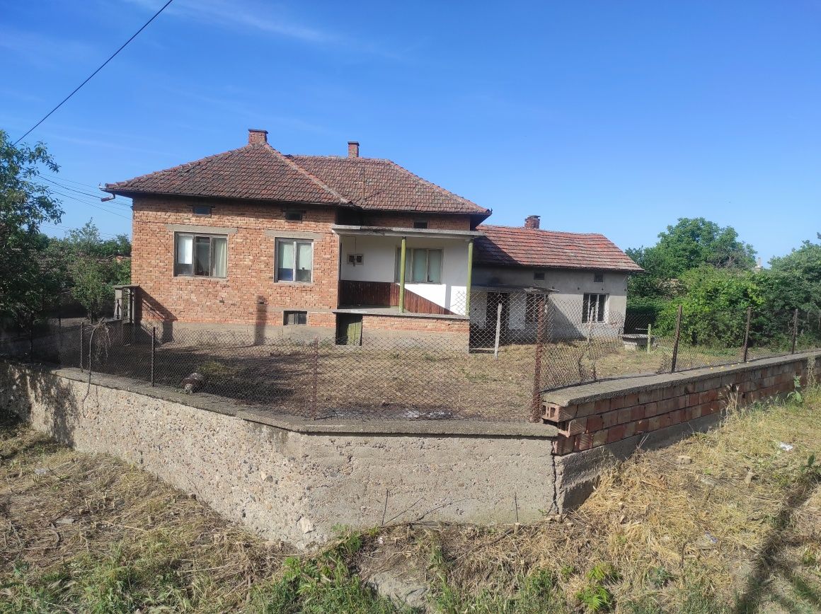 Продава се Къща в с. Брест, Област Плевен - 185 кв.м за 83 €/кв.м - Снимка #1