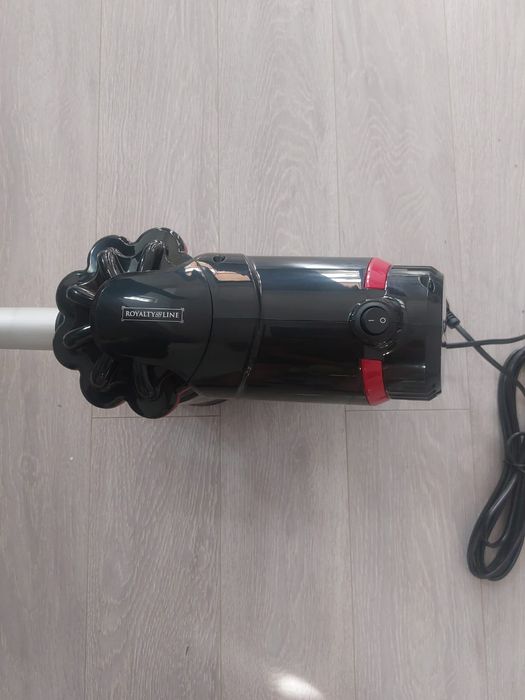 Aspirator vertical cu fir 1200w