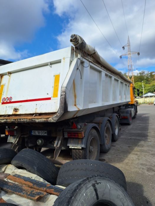 Vand 2 semiremorci marca Schmitz