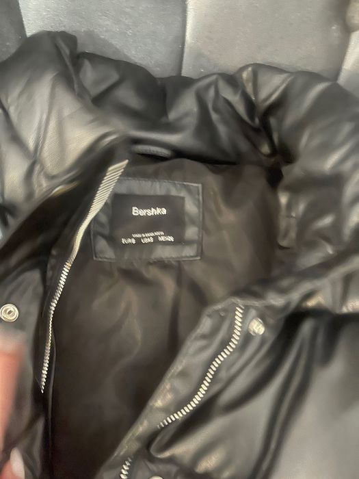 vând geacă neagră mărimea s