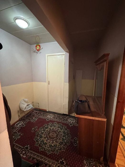 2 xonali kvartira sotiladi