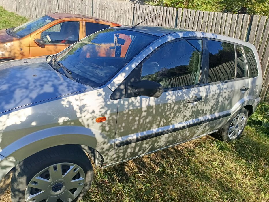 Vând Ford fusion