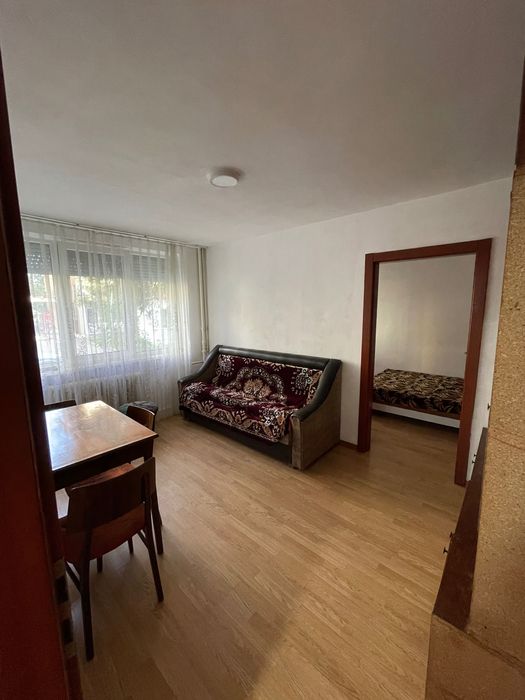 Se vinde apartament cu 3 camere modificat în 2 camere