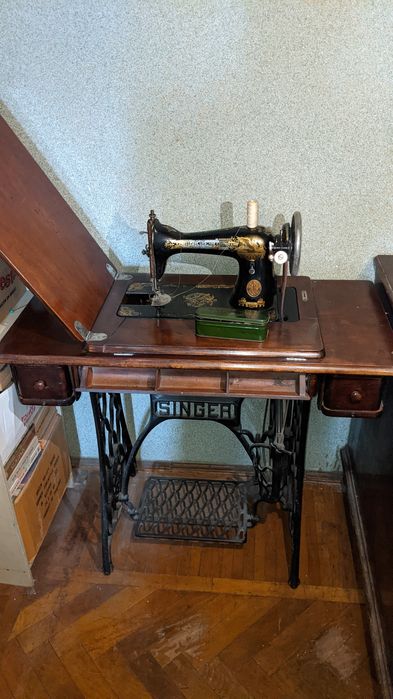 Mașină de cusut Singer vintage de colecție