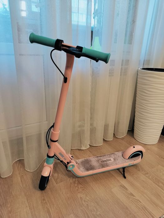 Детский электросамокат Ninebot eKickScooter Zing E8 розовый