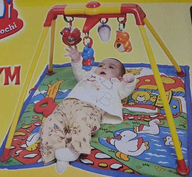 Centrul de activitati bebelusi, saltea cu arcada si set de jucarioare