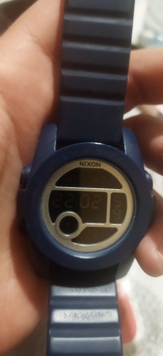 Часовник Nixon оригинален